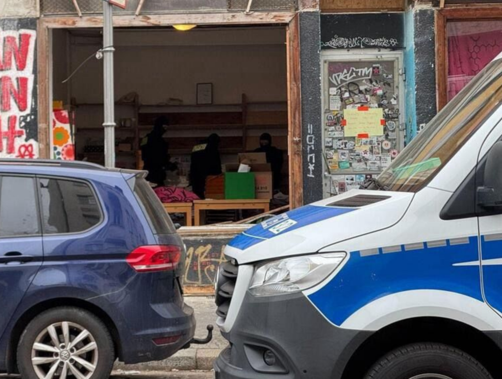 Berlin: 16 allanamientos simultáneos a diferentes espacios anarquistas y antiautoritarios - LA ZARZAMORA
